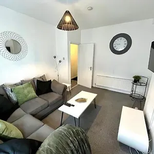 Spacious Two Bedroom Flat In Barry