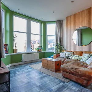 Leah By Koya Homes - 2 Bed, 2 Bath, Pool Table, Sea View, Free Parking Barry